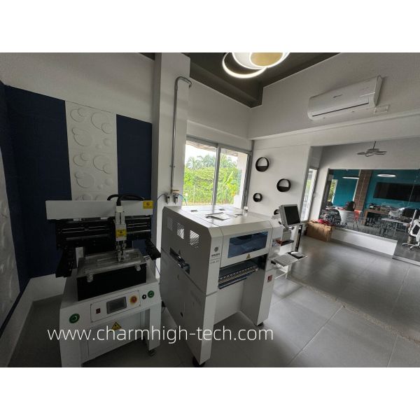 0201 BGA que monta 4 picaretas pequenas de SMD das cabeças e máquina CHM-551 CPK≥1.0 do lugar