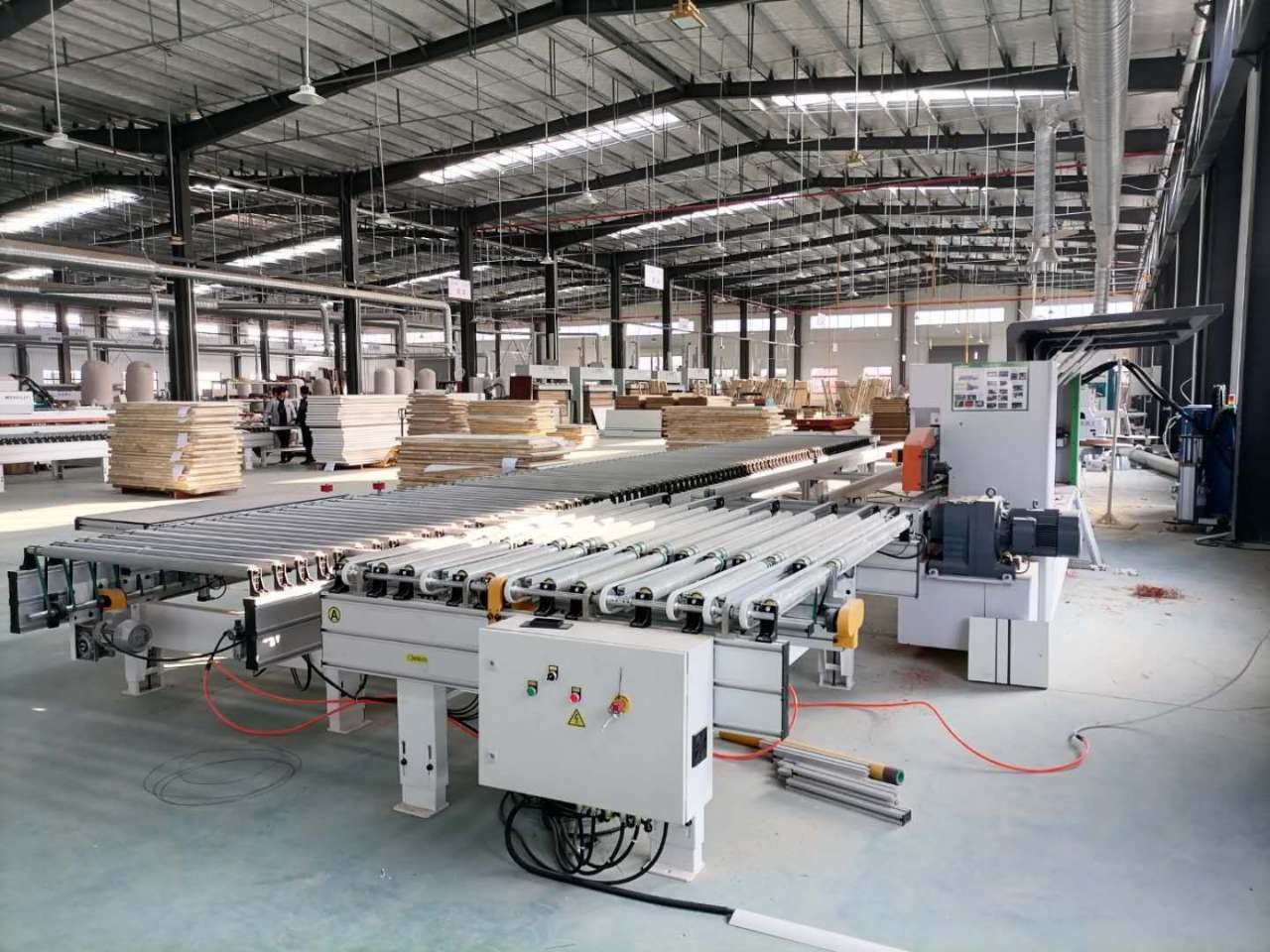 Машина кольцевания края Edgebander деревянной панели автоматическая двойная, который встали на сторону