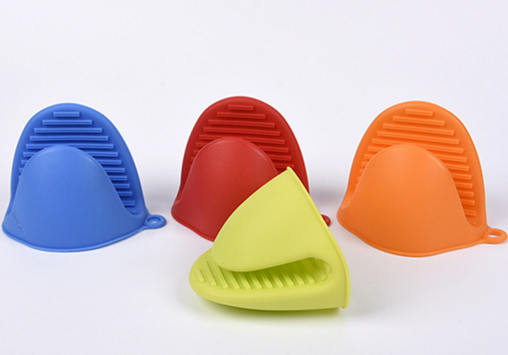 Housewife Used Silicone Heat Resistant Cooking Gloves