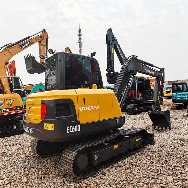 Компактные мини использованные экскаваторы Volvo EC60D подержанные треки 6000кг