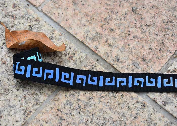 Заплаты печатания экрана красочного логотипа изготовленные на заказ для Webbing 20mm черного