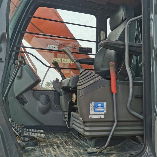 132kw Used Hitachi ZX240-3 Excavator Pre Owned Excavator 24 Ton