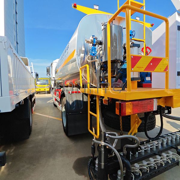 Shacman F3000 Распространитель Ширина Малый битумный распылитель Грузовик Водяной танкер Грузовик Интеллектуальный асфальтовый дистрибьютор Продажа