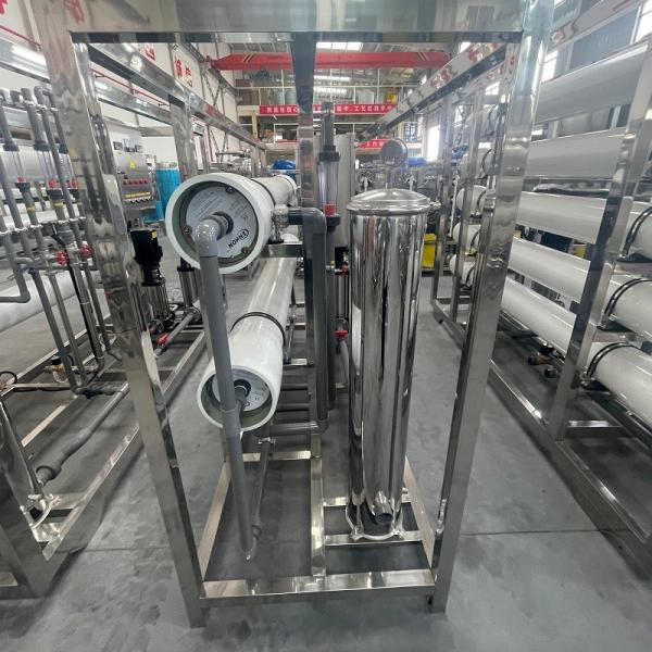 Équipement automatique de purification de l'eau de 4000L pour une solution de production d'eau minérale