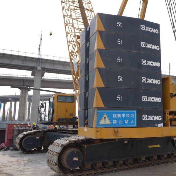 Heavy Lifting XGC300 Crawler Mounted Crane 300 Ton Crawler Crane