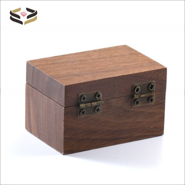Caja de anillo de madera de nogal Cajas de embalaje de madera maciza Logotipo personalizado 60*40*36mm