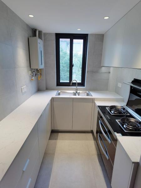 HPL Laminated Finished Wooden Kitchen Cabinetry For Dining Room Decoration
