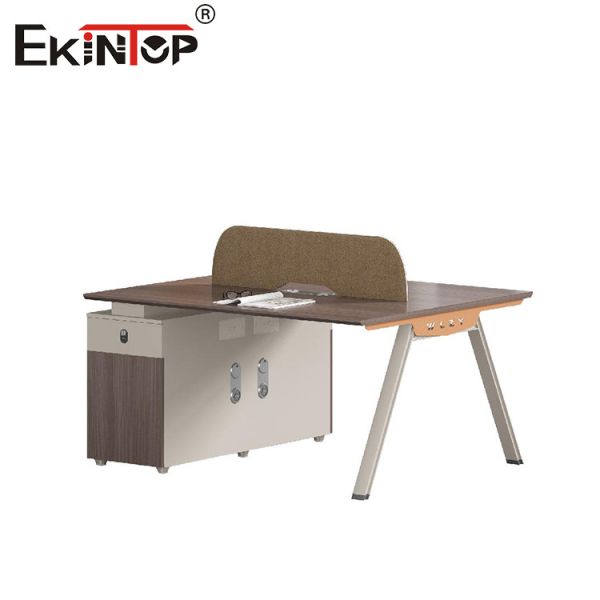 Estación de trabajo de oficina rentable para 4 personas con marco de metal personalizable