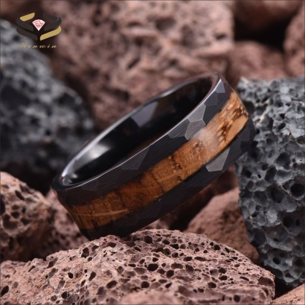 Men'S Black Tungsten Wedding Band Ring 8mm With Hammer Finish And Whiskey Barrel Wood Inlay