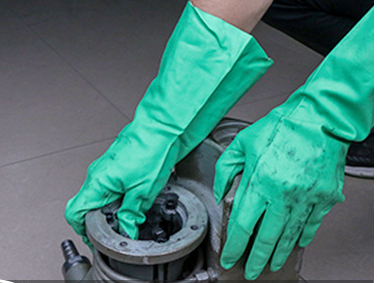 Frottement de gants résistants chimiques de gant de nitriles de vert de XXL 18mil anti