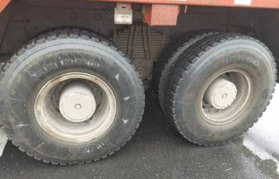 caminhões resistentes usados da cor 385HP vermelha, caminhão de descarregador da mão do diesel segundo