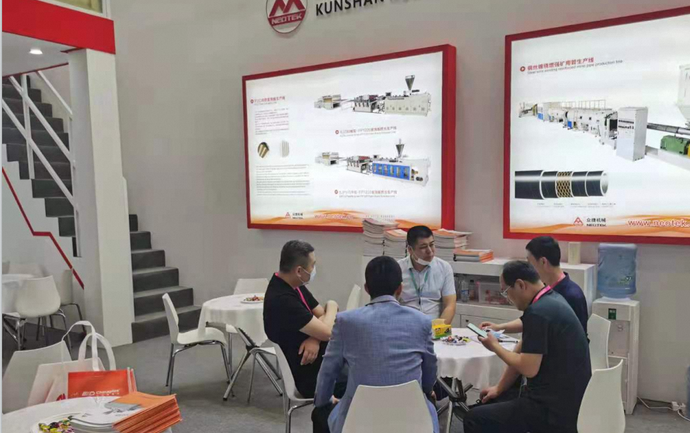 Машина экструдера для производства пВХ боковых покрытий с 38CrMoALA винтовым материалом и конкурентоспособным