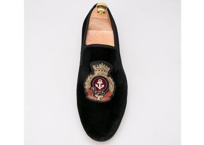 Loafers de veludo bordados de estilo real Sapatilhas de veludo de luxo para homens