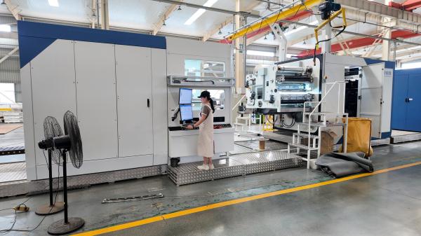 Improved Functional and Aesthetic Performances with Capacitor Vacuum Metallizer
