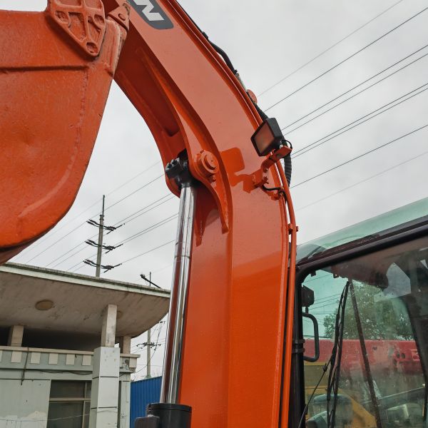Used Doosan Mini Excavator  Dx55 Second Hand Mini Digger Original Color