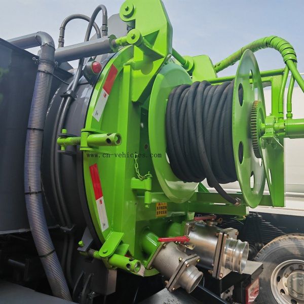 Dongfeng Captain RHD 5000 litres Camion d'assainissement à aspiration sous vide