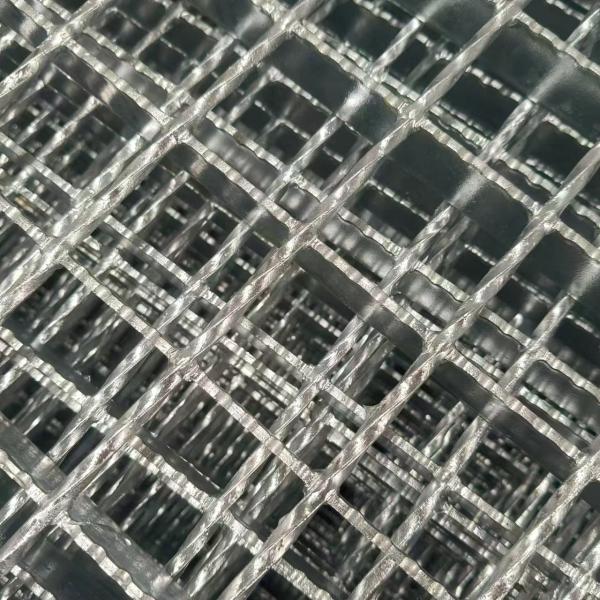 Material de grelha de aço OEM com barra de rolamento serrada
