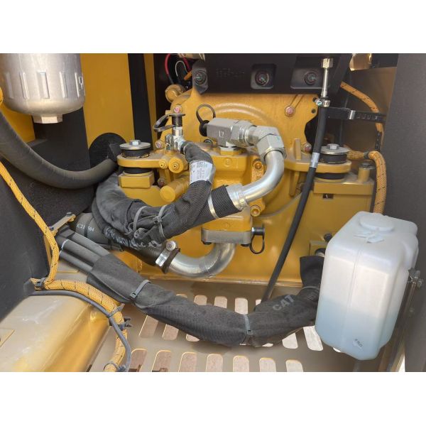 Новый экскаватор Caterpillar 305.5