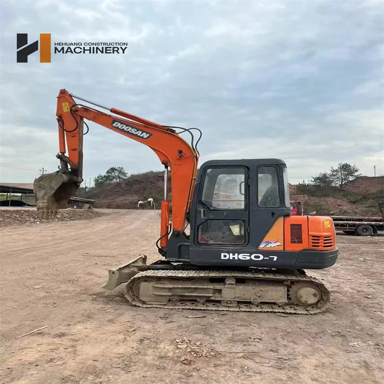 6 тонн Doosan DH60-7 Эксплуатационный экскаватор с другим гидравлическим цилиндром