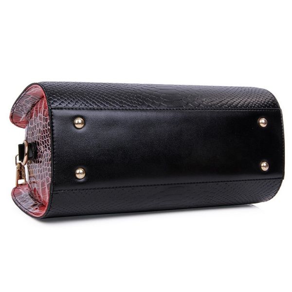 2016 new European and American fashion handbags serpentine Messenger bright skin handbag luxury handbag