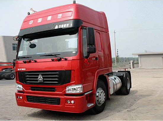 A7 Low Bed Semi Trailer Trucks , 4x2 Automatic Semi Truck 420HP