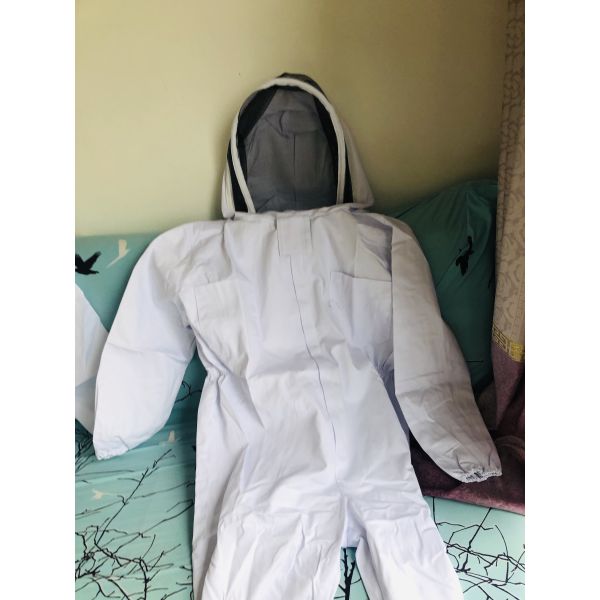 Костюм предохранения от пчелы меда Терылене ягнится защитная одежда пчеловодства с круглой вуалью