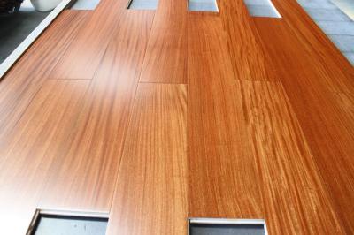 Afrormosia a machiné le plancher de bois dur, la couleur souillée et le finissage de semi-lustre