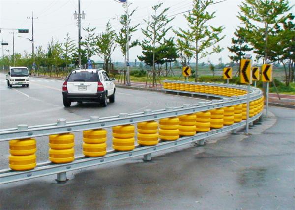 Traffic Safety EVA Buckets Rolling Guardrail ISO Standard