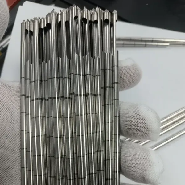 Des aiguilles en acier inoxydable de qualité supérieure pour une fente et un tapage précis