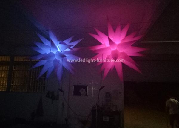 A luz inflável bonita do diodo emissor de luz/decorações de suspensão da estrela ilumina-se para o teto