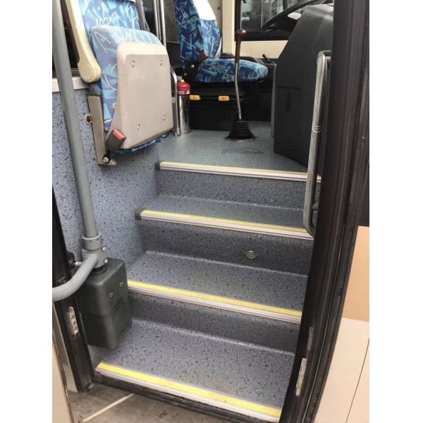 Используемые двери золотого двигателя автобуса XML6103 47seats 171 дракона заднего одиночные использовали автобус тренера