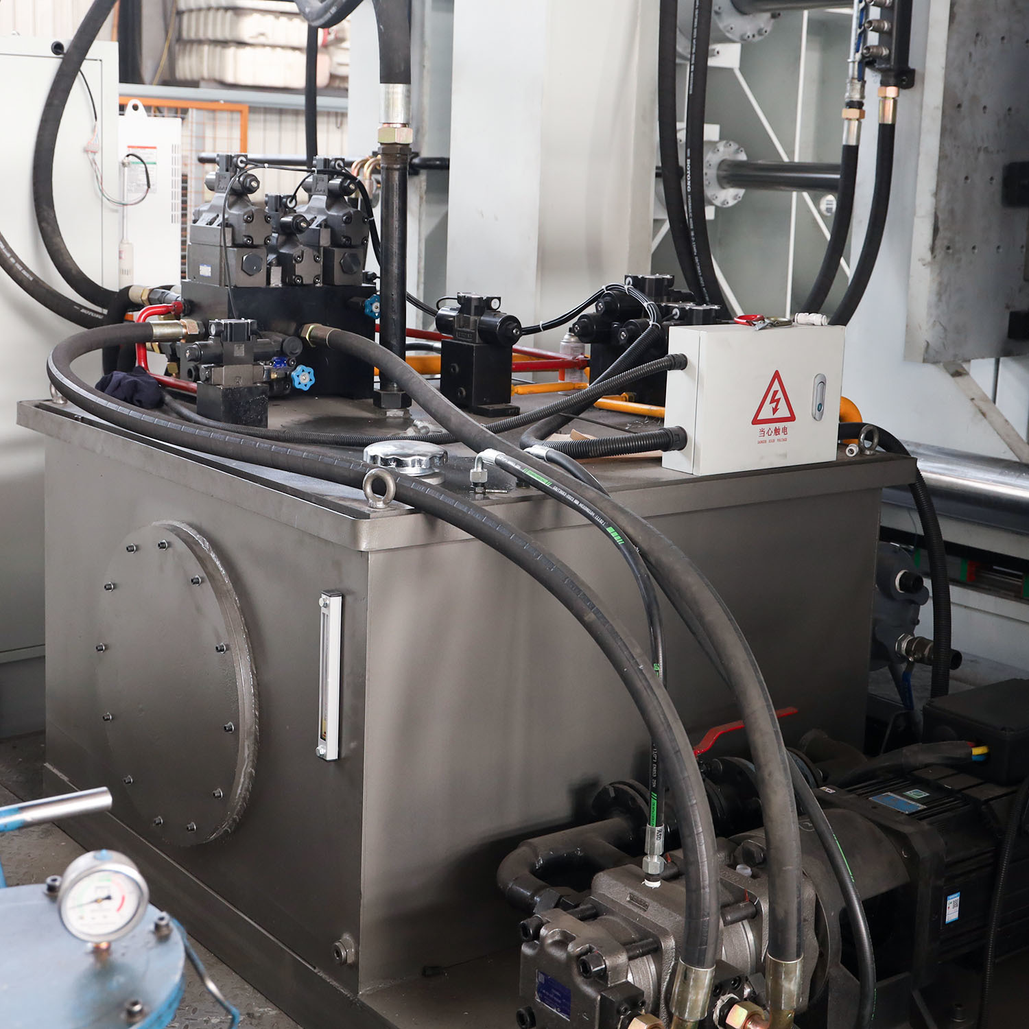 HUAYU 30000L 3-Layer Blow Molding Machine for Big Plastic Storage Tanks