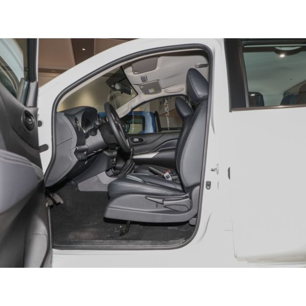 No. 1 Dongfeng Rich6 4*4 Pick up Truck with Off Road Tires and Automatic Transmission