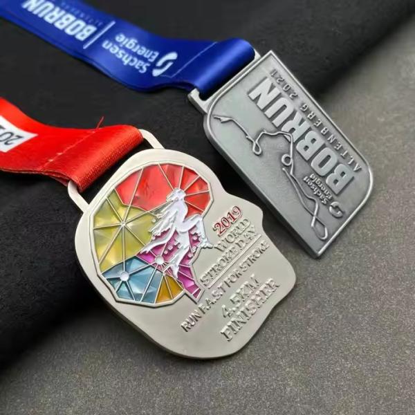 Medallas y trofeos con logotipo liso de metal personalizado, medallas clásicas de cricket y fútbol