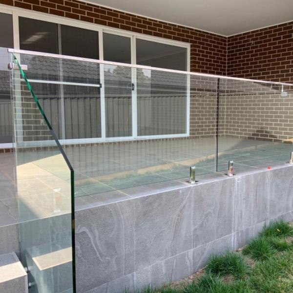 Flat Curved Laminated Glass Railing Safety Tempered Glass Staircase Handrail Balustrade Modern Frameless Glass Guardrail Customized Size