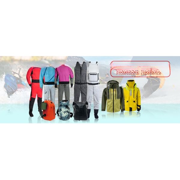 Waterproof Hooded Overalls for Snowboarding in Customized Colors and Breathable Material