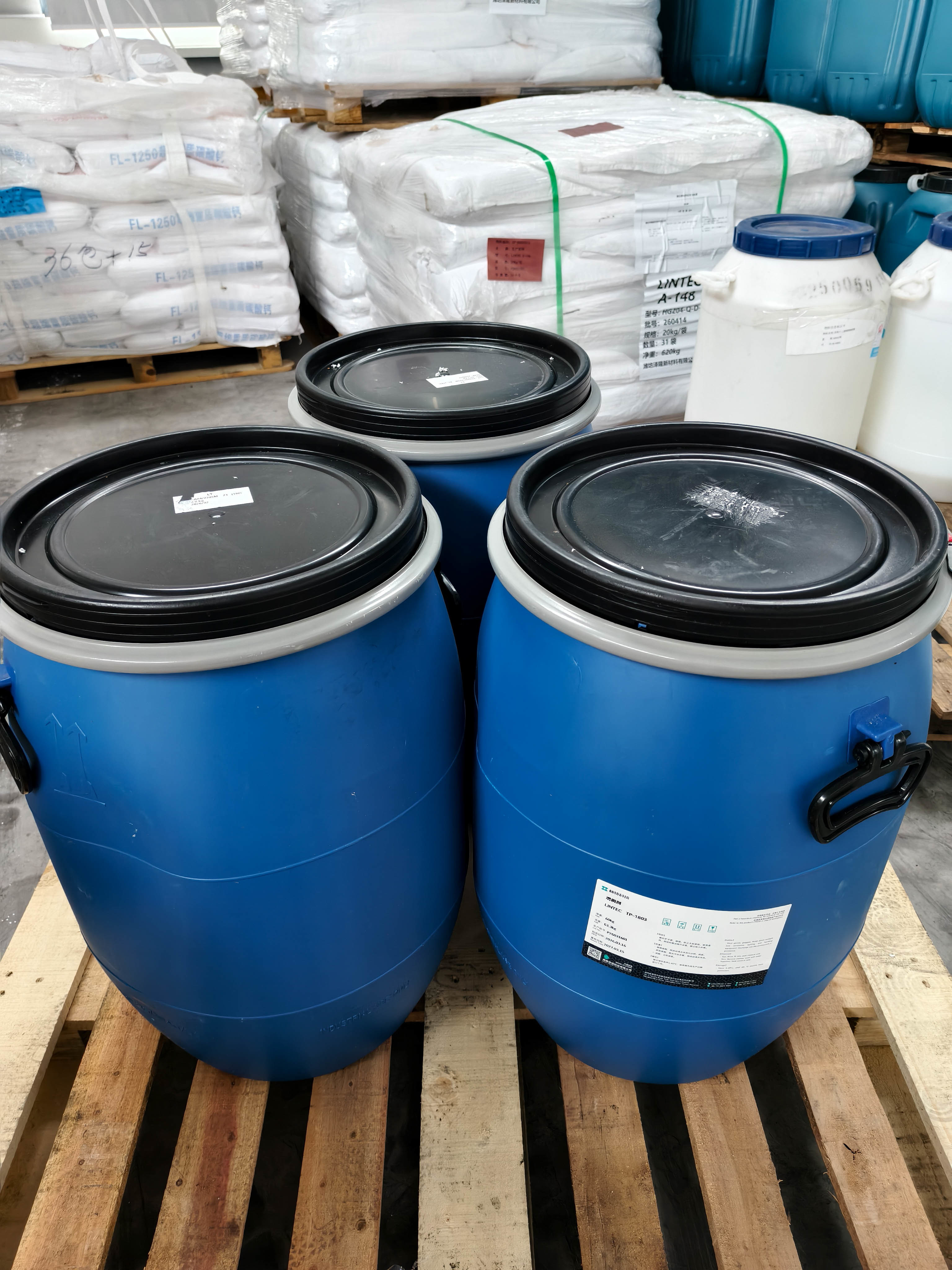 Dispersible In Water Paint Thickener Providing Adjustable Viscosity Range Optimizing Paint Flow Behavior and Enhancing Surface Finish