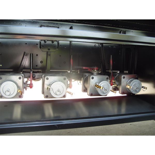 Oil Dispenser Fuel Delivery Truck Q235 Carbon Steel Material Left Hand Driving