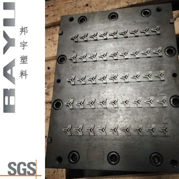 CT Shape PA66 Thermal Break Strip Mould in Extruder Machine