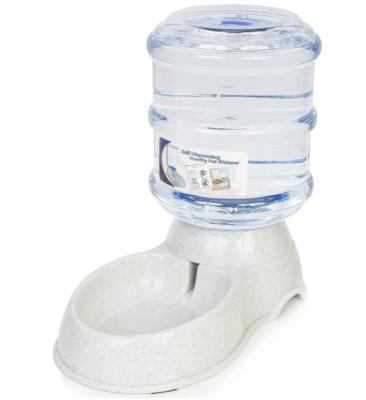 Распределяя шары кота Waterer любимца пластиковые/бутылка с водой и шар собаки