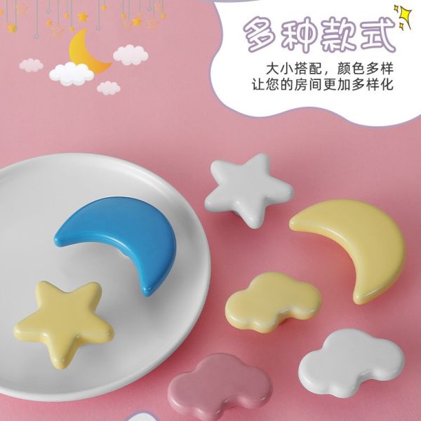 El armario de la habitación de los niños el armario la manija de la puerta el cajón la manija de la puerta del armario la manija del dibujo animado