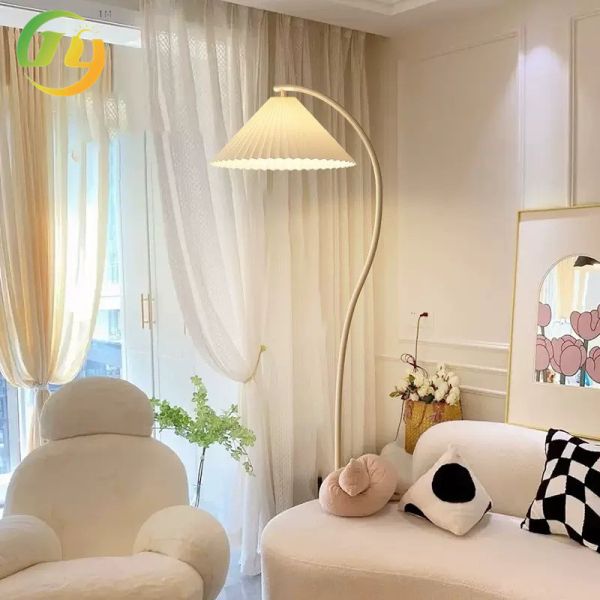 Гостиная Лампа чтение Лампа на полу Современный интерьер Северная Европа Простота Характер Новая серия Роскошный диван Спальня