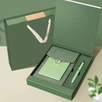 Carnet de personnalisation avec fermoir couleur 3D, design multi-poches, coffret cadeau, stylo et thermos
