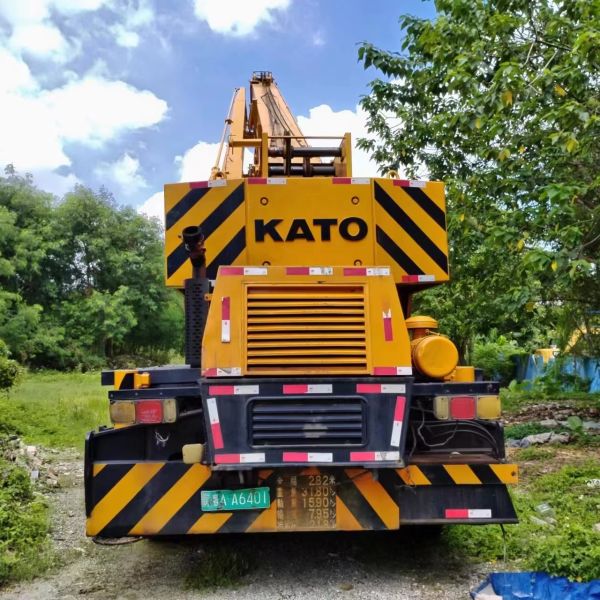 Kato KR-35H Used Crane with Japan Engine and 35ton Operating Weight in Hot Demand