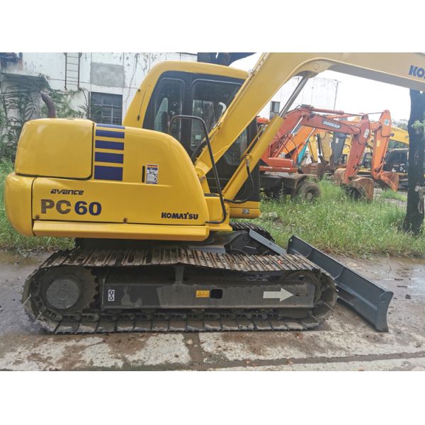 Japão original usado Komatsu PC60-7 escavadeira 6 toneladas para venda