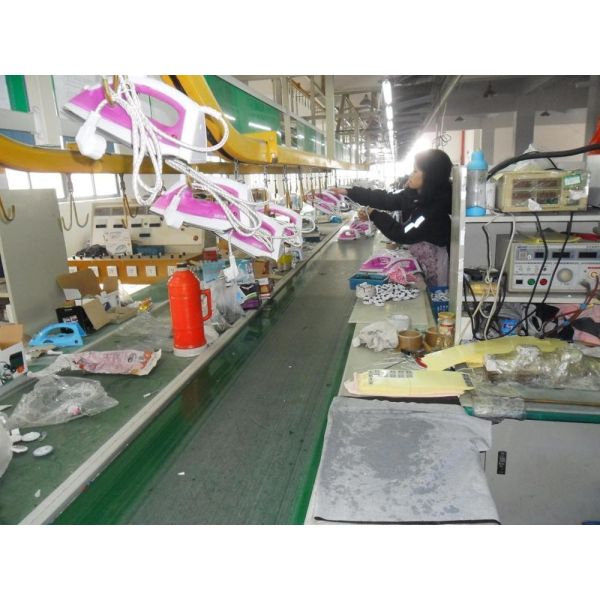 LM-205 1.50m Cord Length Electric Iron for   Smooth Results