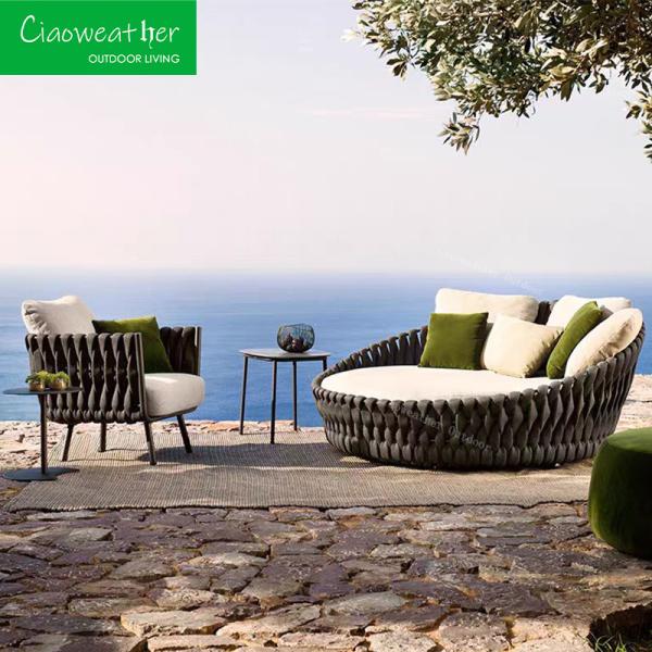 Outdoor Furniture Rattan Round Bed for Villa Sun Room Courtyard Sofa Bed Beach Pool Creative