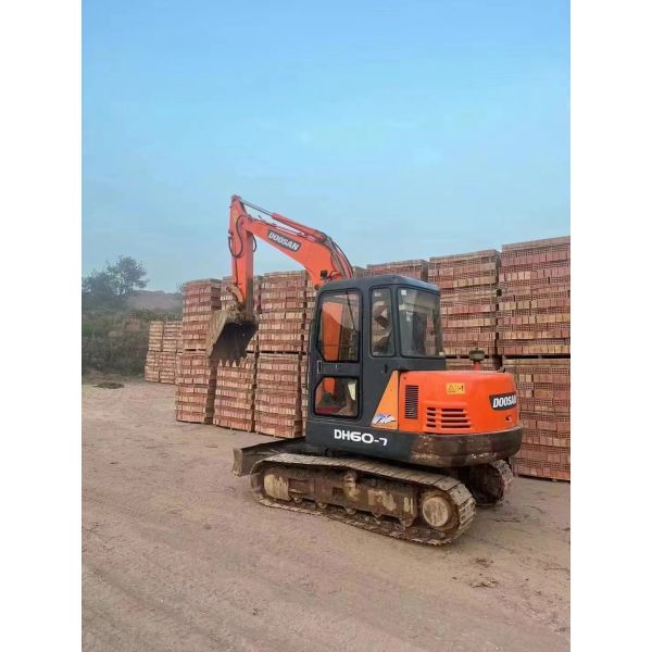 Excavateur Doosan DH60-7 d'occasion de Corée du Sud avec cylindre hydraulique d'origine
