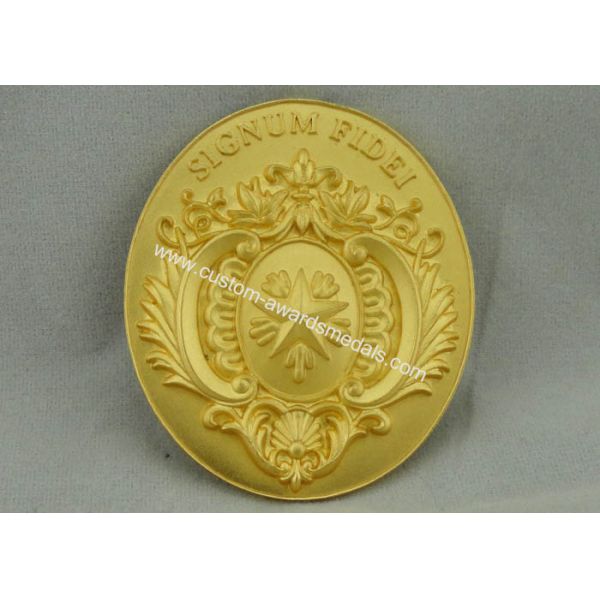 Woman Souvenir Badges , Zinc Alloy 3D Gold Plating Badge And Push Pin