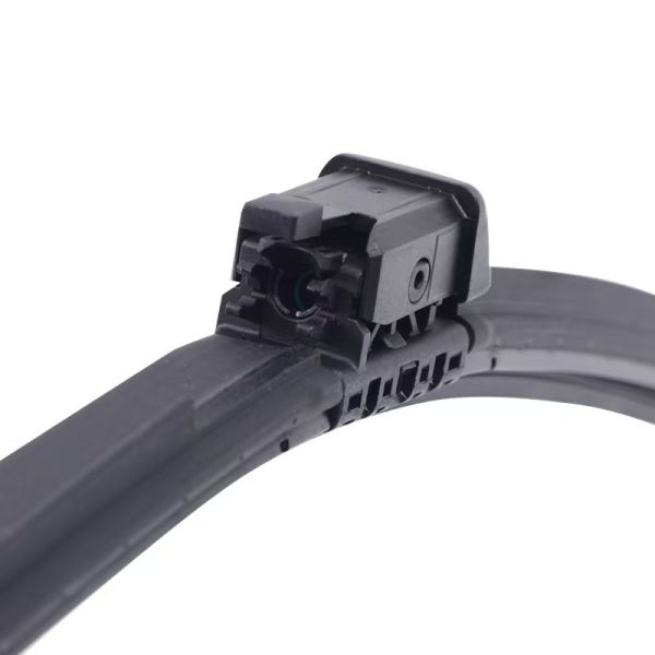 Mercedes Benz Water Spraying Windshield Wipers for Cold Weather Driving HEATTEC Technology